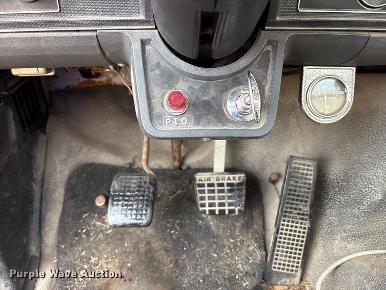 image for item FK1087 1994 Ford F700 bucket truck