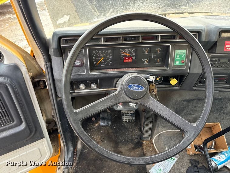 image for item FK1087 1994 Ford F700 bucket truck