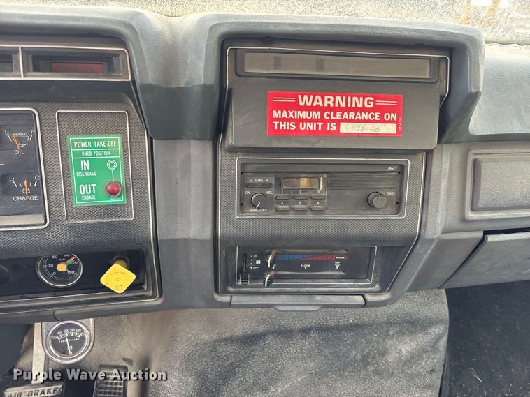 image for item FK1087 1994 Ford F700 bucket truck