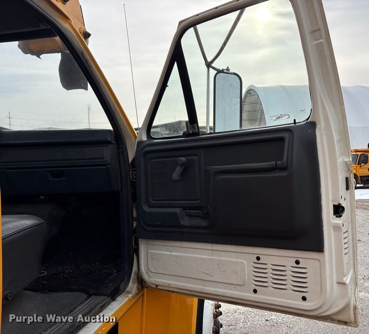 image for item FK1087 1994 Ford F700 bucket truck