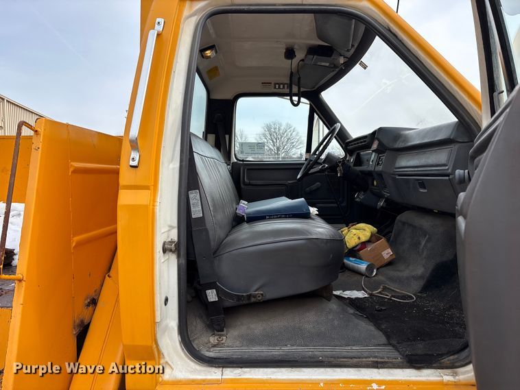 image for item FK1087 1994 Ford F700 bucket truck