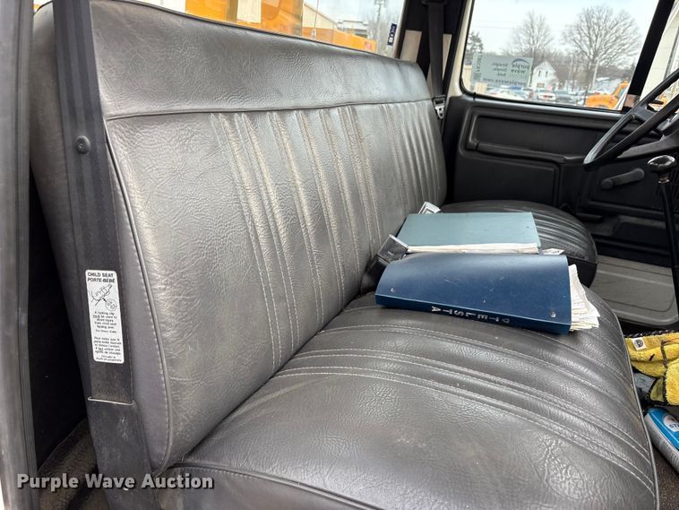 image for item FK1087 1994 Ford F700 bucket truck