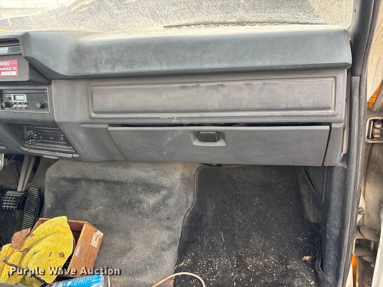 image for item FK1087 1994 Ford F700 bucket truck