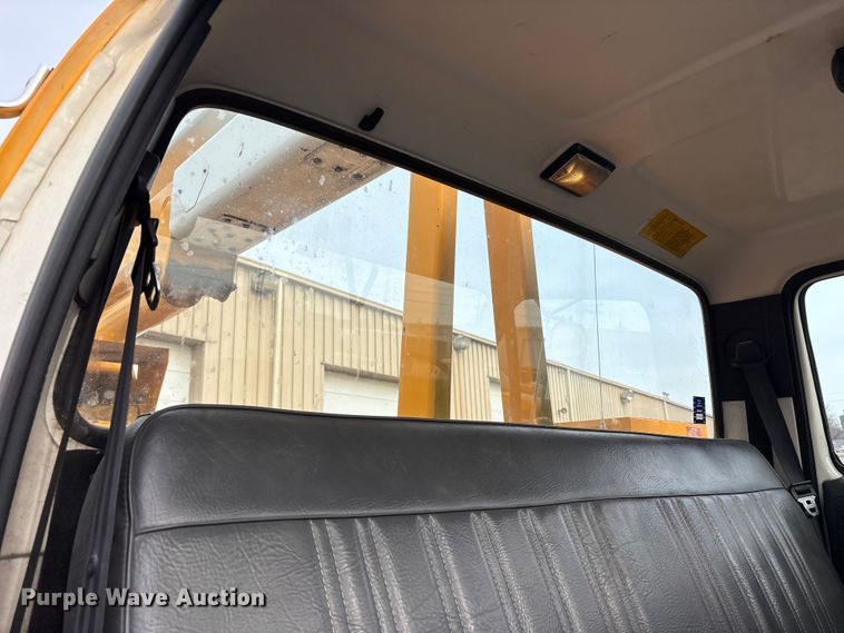 image for item FK1087 1994 Ford F700 bucket truck