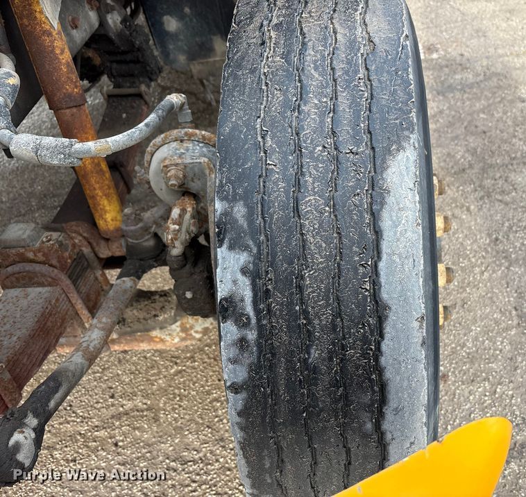 image for item FK1087 1994 Ford F700 bucket truck