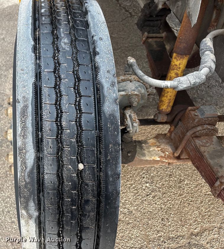 image for item FK1087 1994 Ford F700 bucket truck