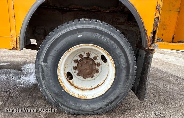 image for item FK1087 1994 Ford F700 bucket truck