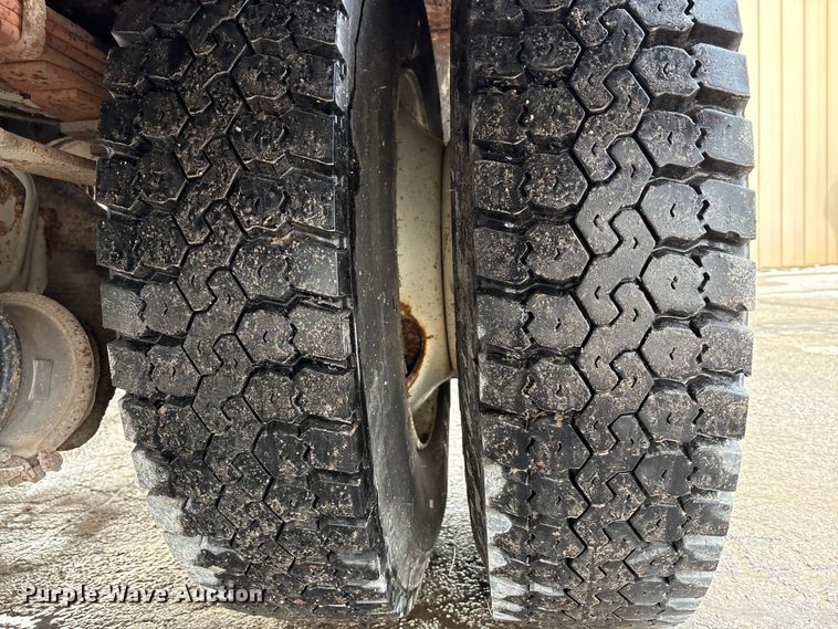 image for item FK1087 1994 Ford F700 bucket truck