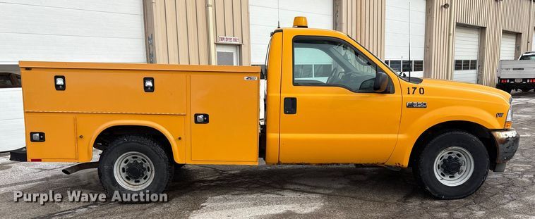 image for item FK1089 2002 Ford  F350 Super Duty XL utility bed pickup truck