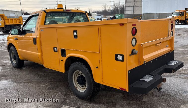 image for item FK1089 2002 Ford  F350 Super Duty XL utility bed pickup truck