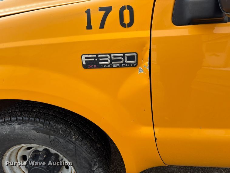 image for item FK1089 2002 Ford  F350 Super Duty XL utility bed pickup truck