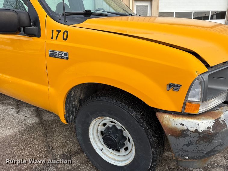 image for item FK1089 2002 Ford  F350 Super Duty XL utility bed pickup truck