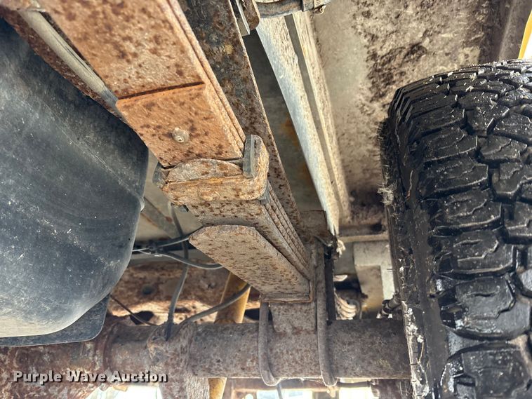 image for item FK1089 2002 Ford  F350 Super Duty XL utility bed pickup truck