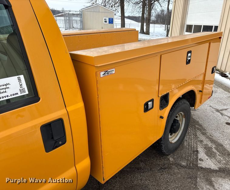 image for item FK1089 2002 Ford  F350 Super Duty XL utility bed pickup truck