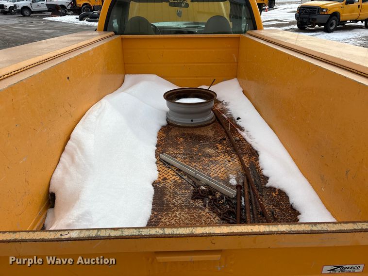 image for item FK1089 2002 Ford  F350 Super Duty XL utility bed pickup truck