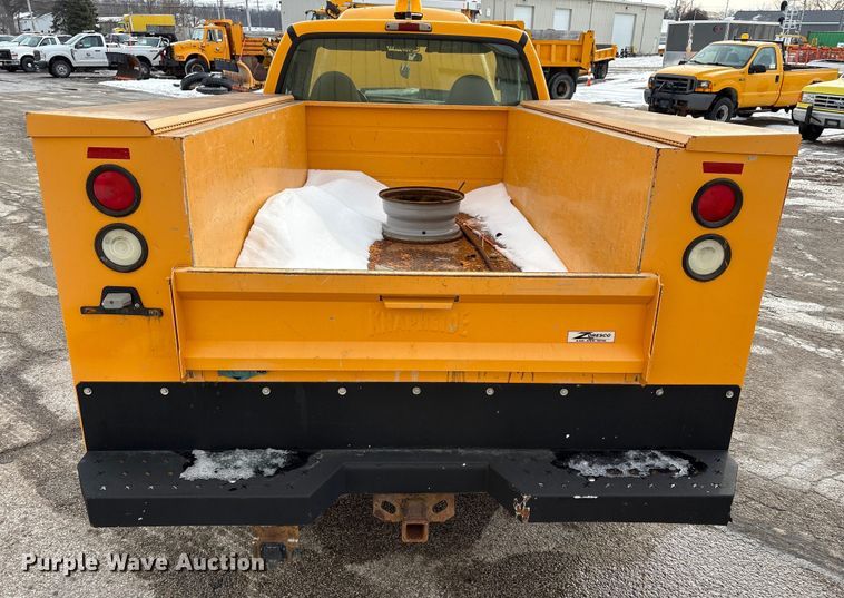 image for item FK1089 2002 Ford  F350 Super Duty XL utility bed pickup truck