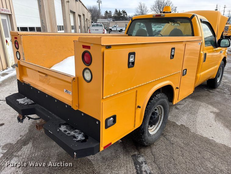 image for item FK1089 2002 Ford  F350 Super Duty XL utility bed pickup truck