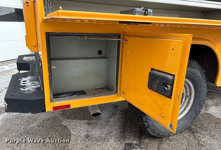 image for item FK1089 2002 Ford  F350 Super Duty XL utility bed pickup truck