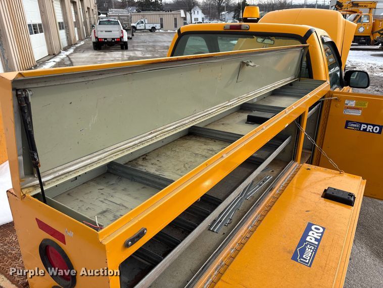 image for item FK1089 2002 Ford  F350 Super Duty XL utility bed pickup truck