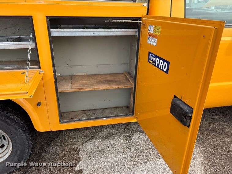 image for item FK1089 2002 Ford  F350 Super Duty XL utility bed pickup truck