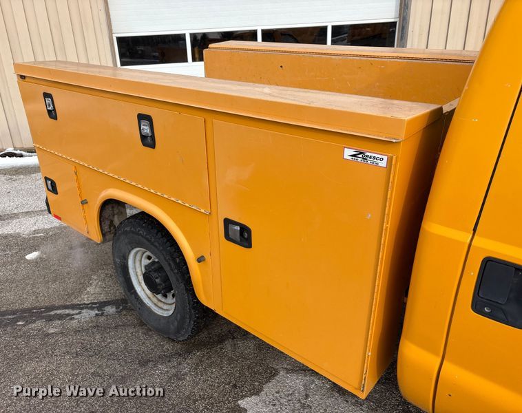 image for item FK1089 2002 Ford  F350 Super Duty XL utility bed pickup truck