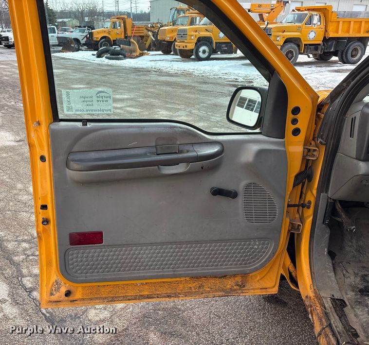 image for item FK1089 2002 Ford  F350 Super Duty XL utility bed pickup truck