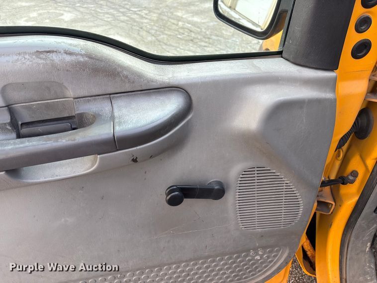 image for item FK1089 2002 Ford  F350 Super Duty XL utility bed pickup truck