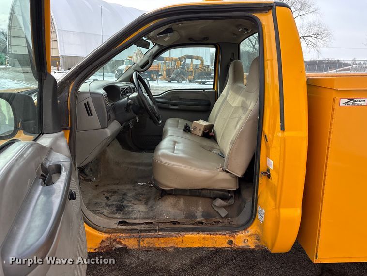 image for item FK1089 2002 Ford  F350 Super Duty XL utility bed pickup truck