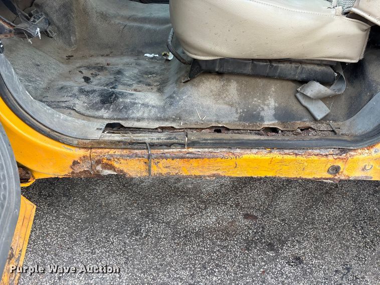 image for item FK1089 2002 Ford  F350 Super Duty XL utility bed pickup truck