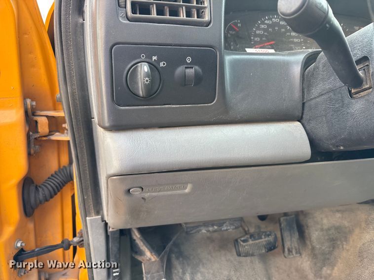 image for item FK1089 2002 Ford  F350 Super Duty XL utility bed pickup truck