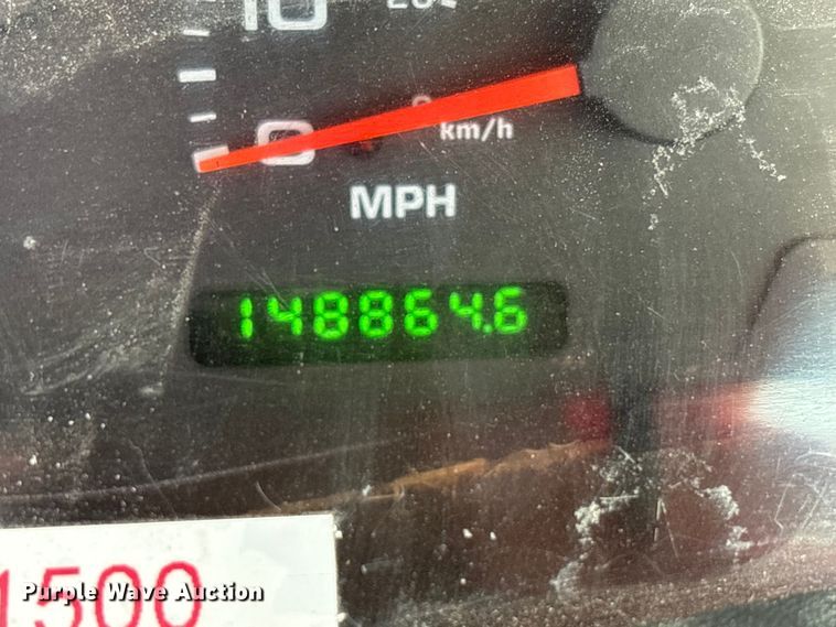 image for item FK1089 2002 Ford  F350 Super Duty XL utility bed pickup truck