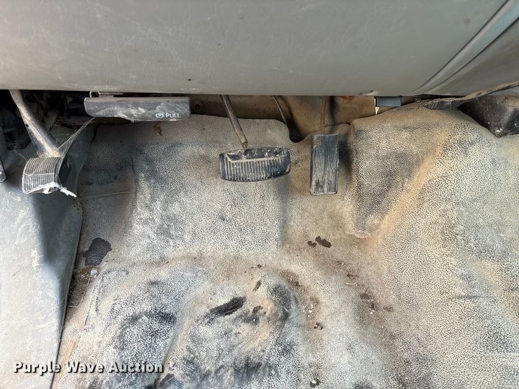 image for item FK1089 2002 Ford  F350 Super Duty XL utility bed pickup truck