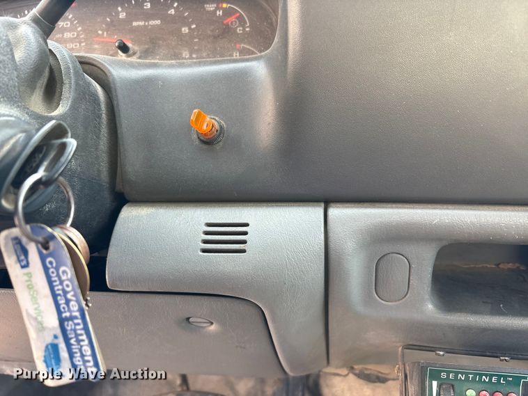 image for item FK1089 2002 Ford  F350 Super Duty XL utility bed pickup truck