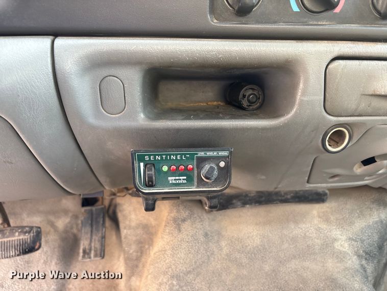 image for item FK1089 2002 Ford  F350 Super Duty XL utility bed pickup truck