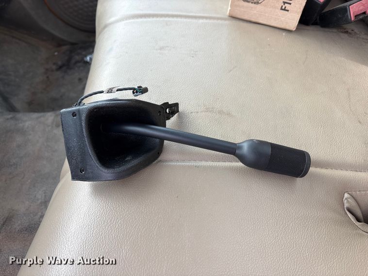 image for item FK1089 2002 Ford  F350 Super Duty XL utility bed pickup truck