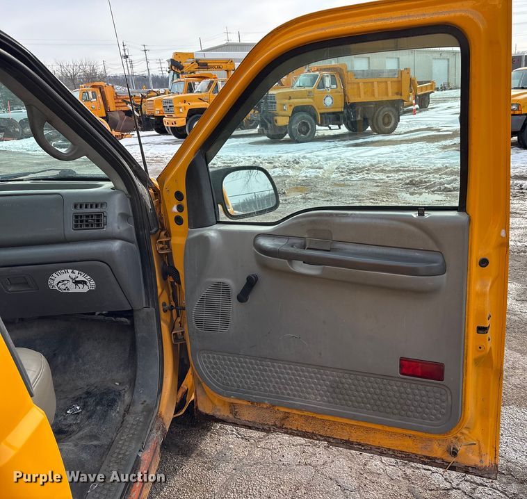 image for item FK1089 2002 Ford  F350 Super Duty XL utility bed pickup truck