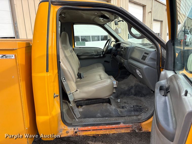 image for item FK1089 2002 Ford  F350 Super Duty XL utility bed pickup truck