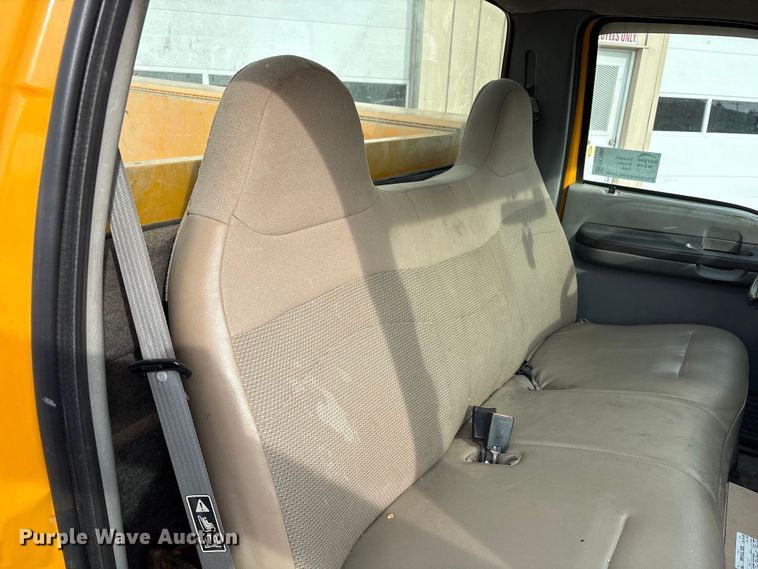 image for item FK1089 2002 Ford  F350 Super Duty XL utility bed pickup truck