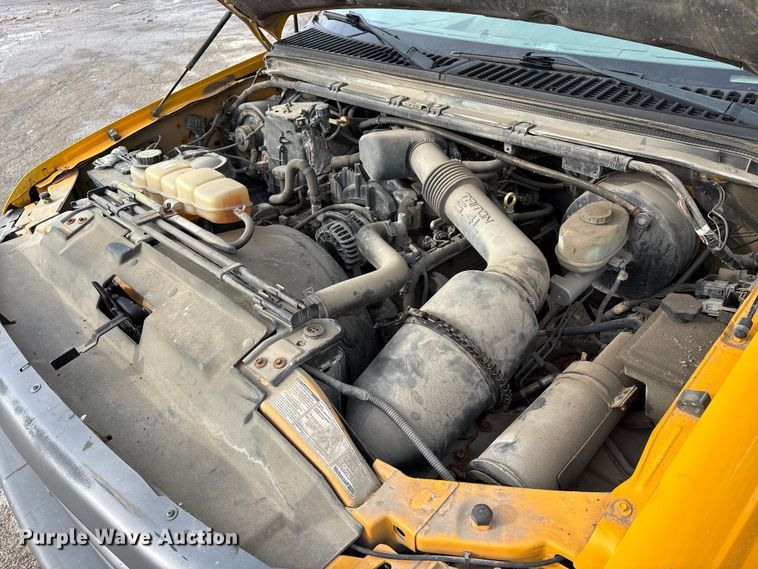 image for item FK1089 2002 Ford  F350 Super Duty XL utility bed pickup truck