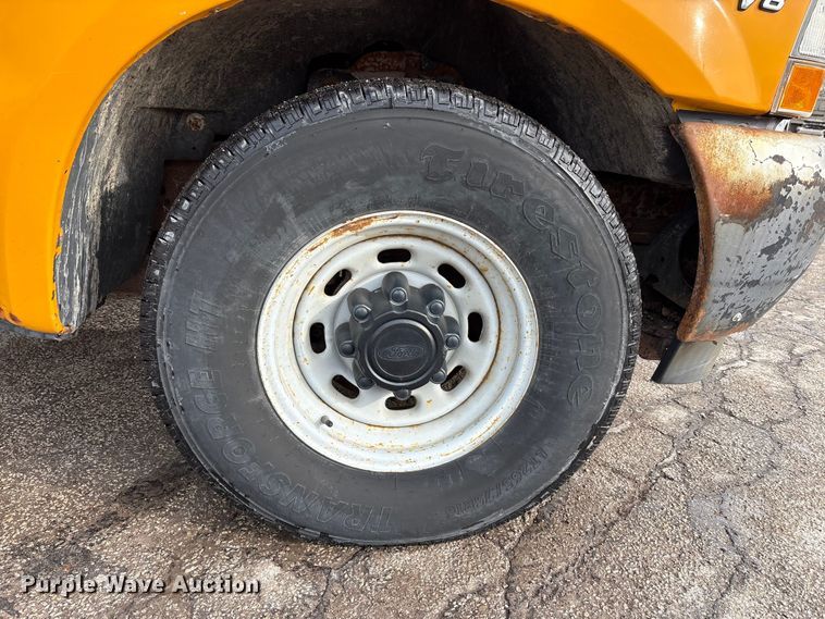 image for item FK1089 2002 Ford  F350 Super Duty XL utility bed pickup truck