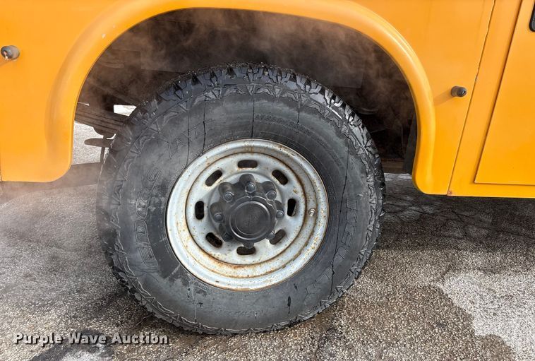 image for item FK1089 2002 Ford  F350 Super Duty XL utility bed pickup truck