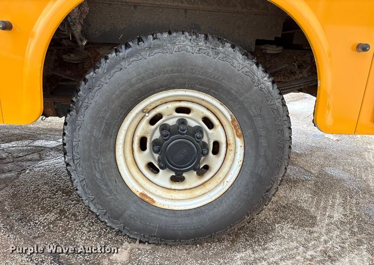 image for item FK1089 2002 Ford  F350 Super Duty XL utility bed pickup truck