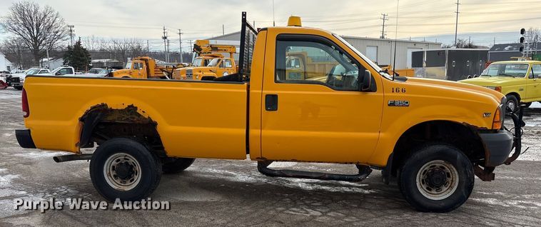 image for item FK1090 2000 Ford F350 Super Duty XL pickup truck