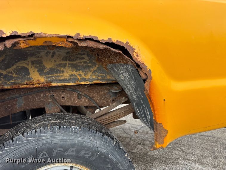 image for item FK1090 2000 Ford F350 Super Duty XL pickup truck