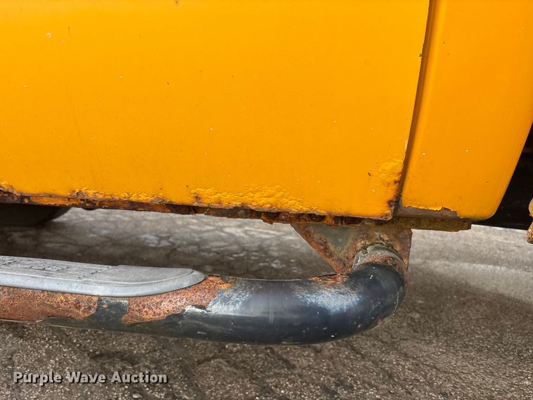 image for item FK1090 2000 Ford F350 Super Duty XL pickup truck