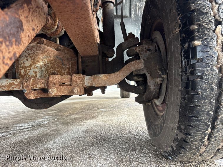 image for item FK1090 2000 Ford F350 Super Duty XL pickup truck