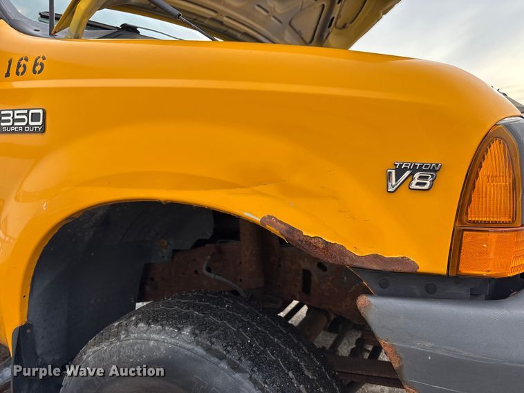 image for item FK1090 2000 Ford F350 Super Duty XL pickup truck