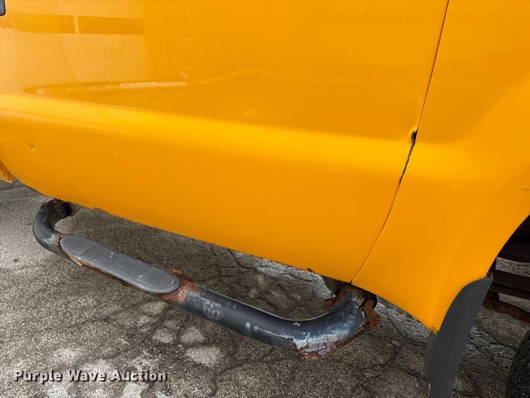 image for item FK1090 2000 Ford F350 Super Duty XL pickup truck