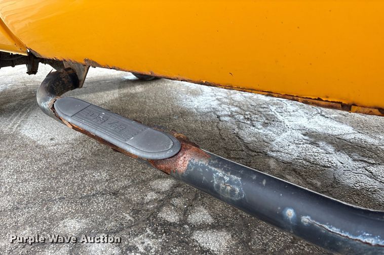 image for item FK1090 2000 Ford F350 Super Duty XL pickup truck