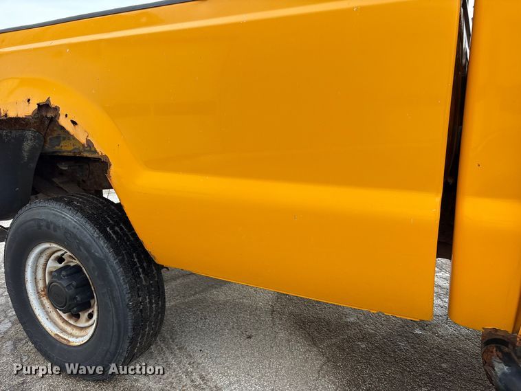 image for item FK1090 2000 Ford F350 Super Duty XL pickup truck